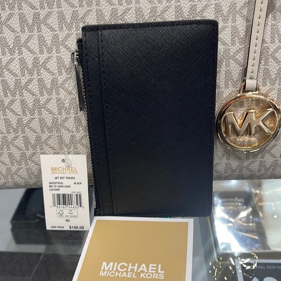 MICHAEL KORS
Jet Set Travel Medium Top Zip Leather Card Case Wallet 
Black 
NWT - Picture 8 of 16